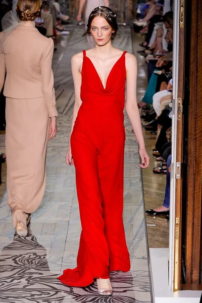 Look 15